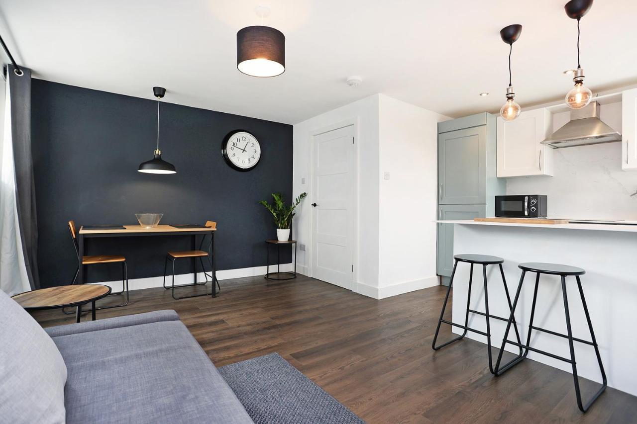Joivy Contemporary Royal Mile Apartment With Balcony Edinburgh Ngoại thất bức ảnh