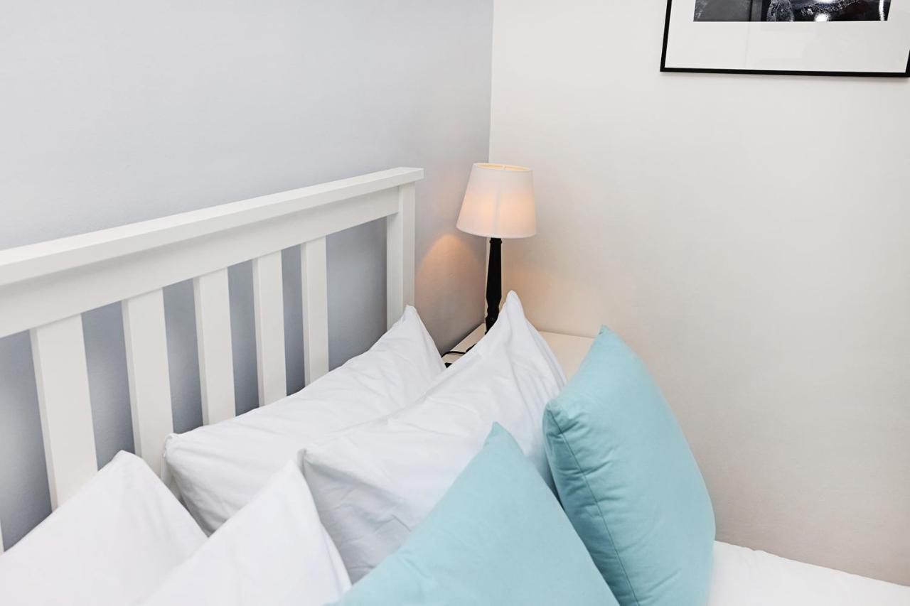 Joivy Contemporary Royal Mile Apartment With Balcony Edinburgh Ngoại thất bức ảnh