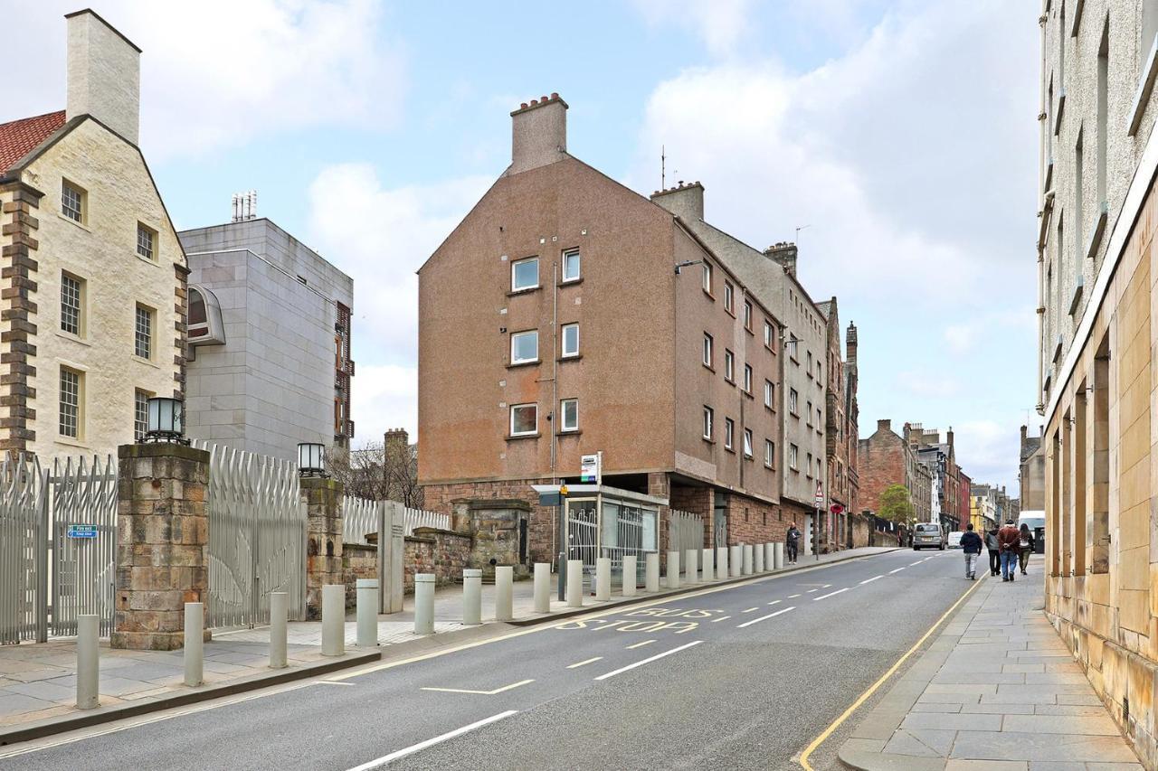 Joivy Contemporary Royal Mile Apartment With Balcony Edinburgh Ngoại thất bức ảnh