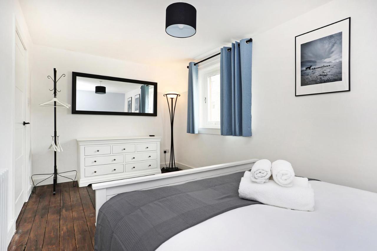 Joivy Contemporary Royal Mile Apartment With Balcony Edinburgh Ngoại thất bức ảnh