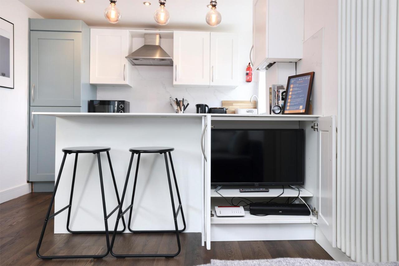Joivy Contemporary Royal Mile Apartment With Balcony Edinburgh Ngoại thất bức ảnh