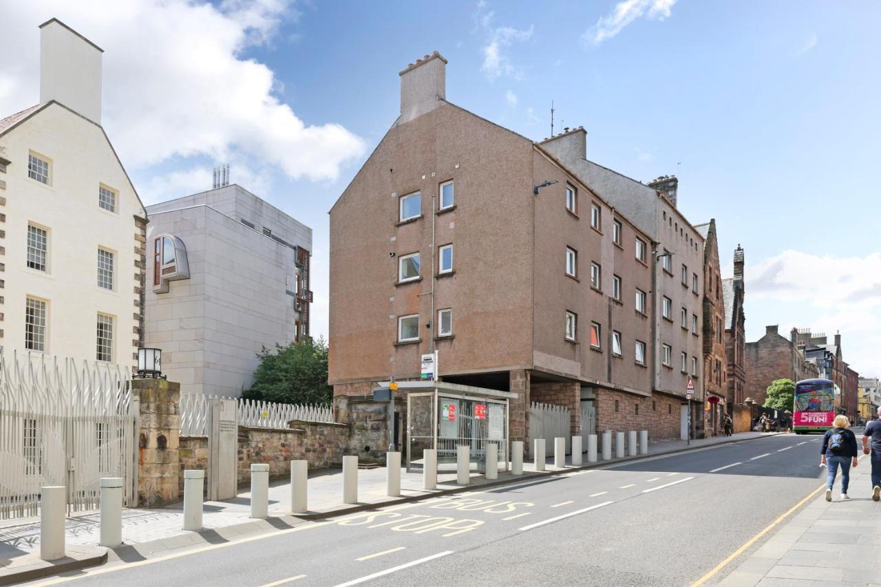 Joivy Contemporary Royal Mile Apartment With Balcony Edinburgh Ngoại thất bức ảnh
