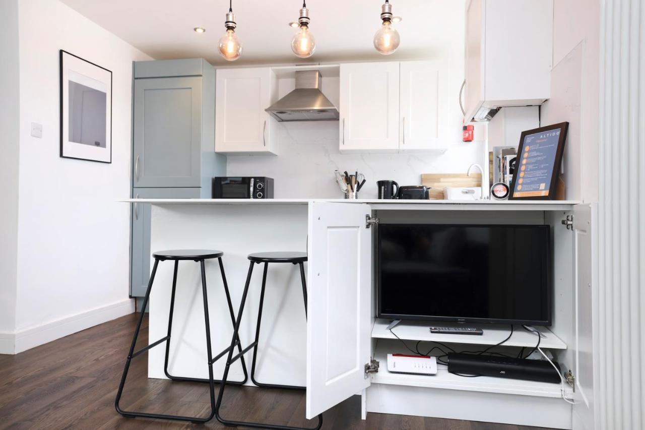 Joivy Contemporary Royal Mile Apartment With Balcony Edinburgh Ngoại thất bức ảnh